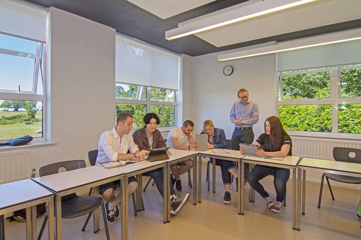 London Eltham_School_Classroom_Students_03