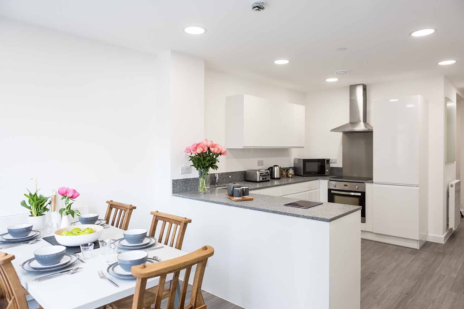 London Central_Acc_Chapter Lewisham Residence_Bronze Ensuite_Kitchen_01