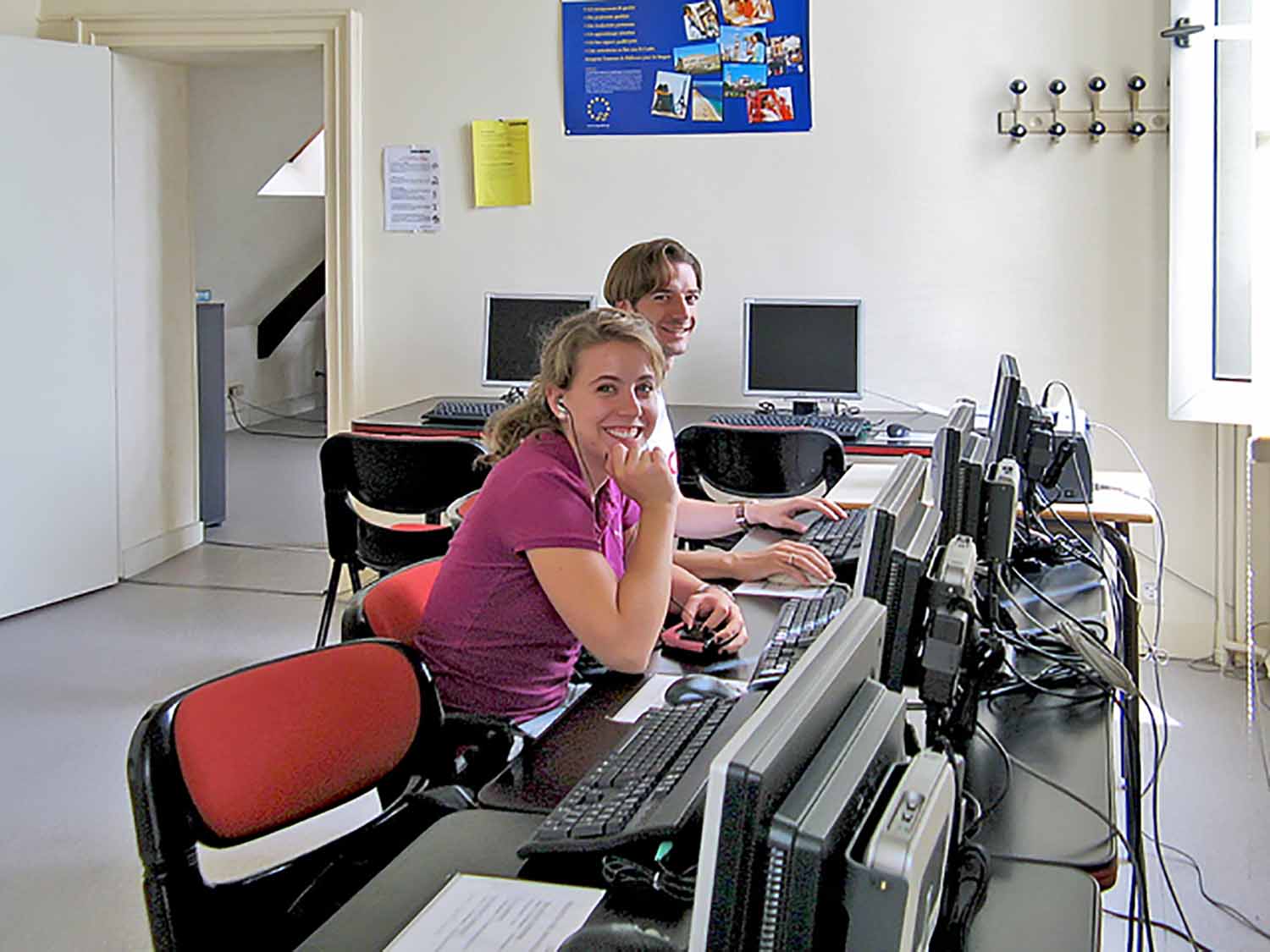 Amboise_School_Computer room_Students_02_Preview_large