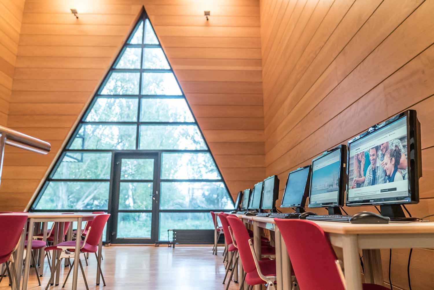 La Rochelle_School_Computer room_04