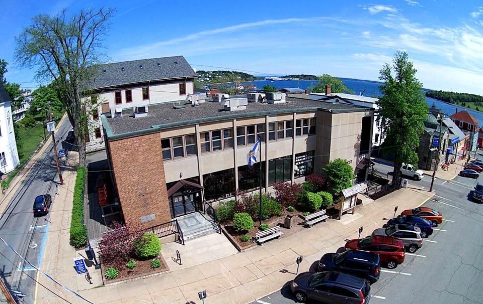 eurocentres_lunenburg_school_outside_1