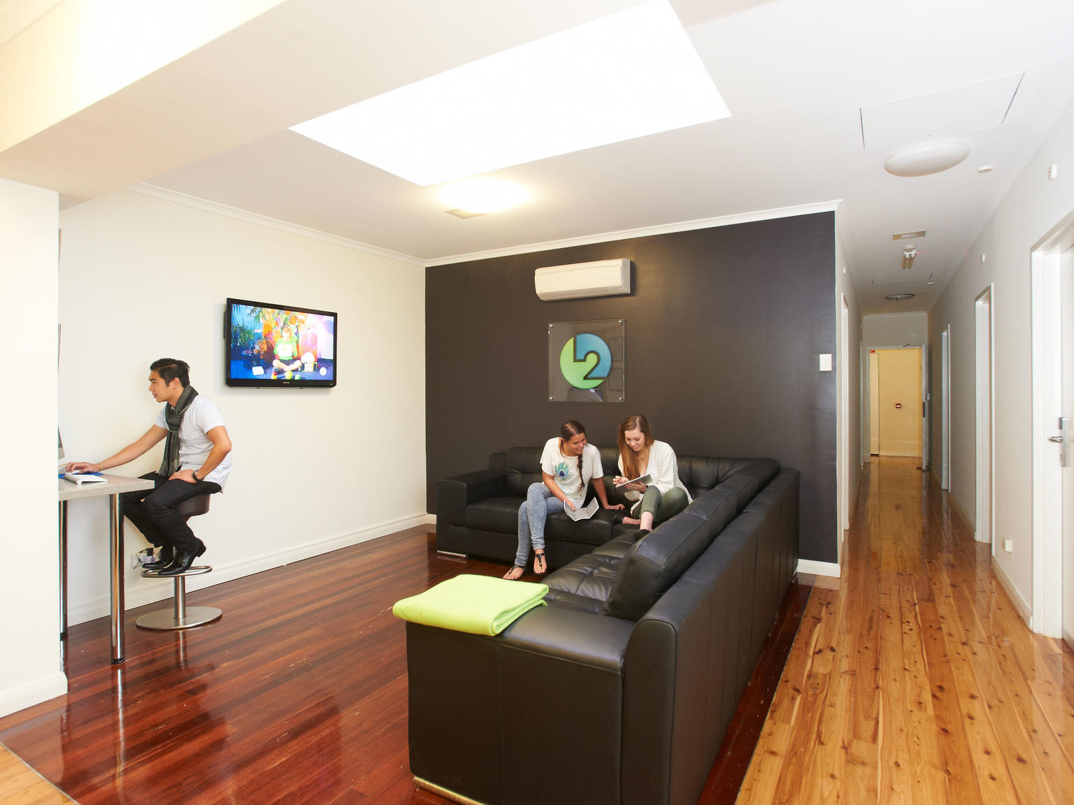 sydney_acc_link2_reisdence_living-room_01_0-1